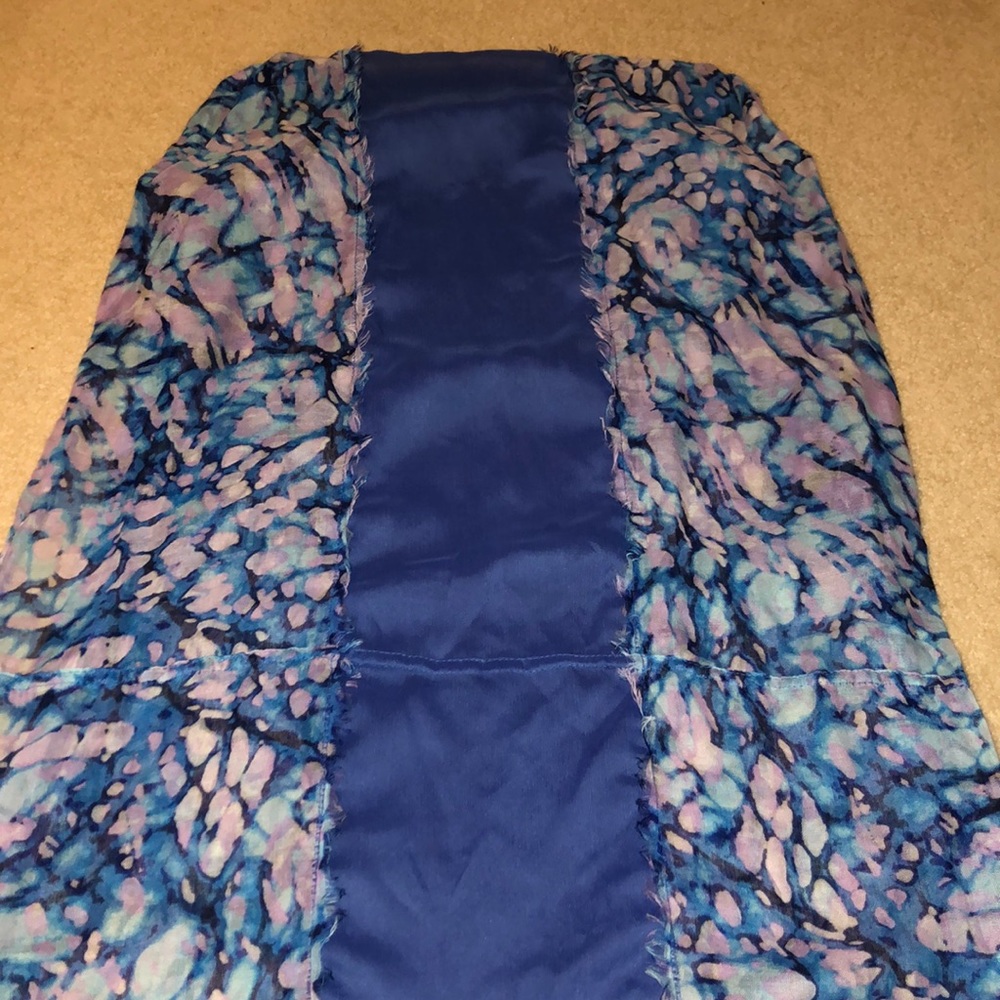 Light-Fabric Infinity Scarf - Picture 3 of 5